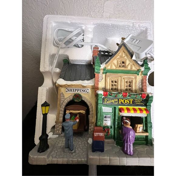 Lemax,  Caddington Post office lighted village house - Picture 5 of 10